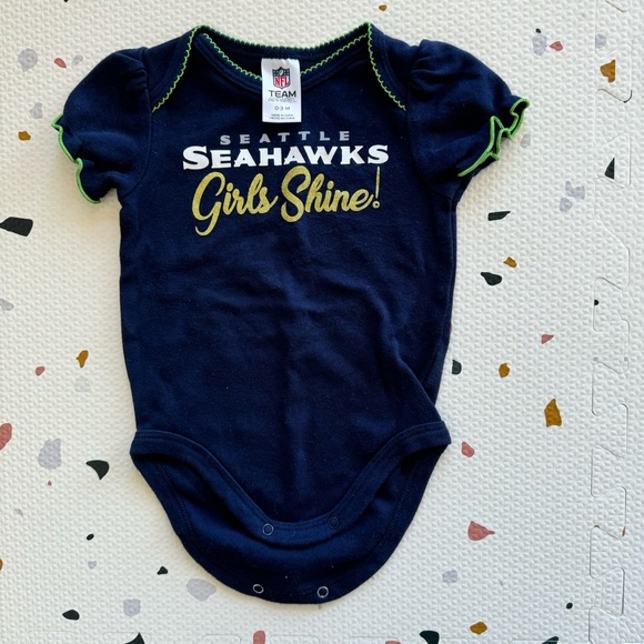 0-3M Seattle Seahawks NFL baby girl onesie lot - Picture 4 of 5